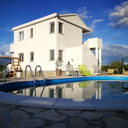 Holiday Zdenka-with Pool Ražanac